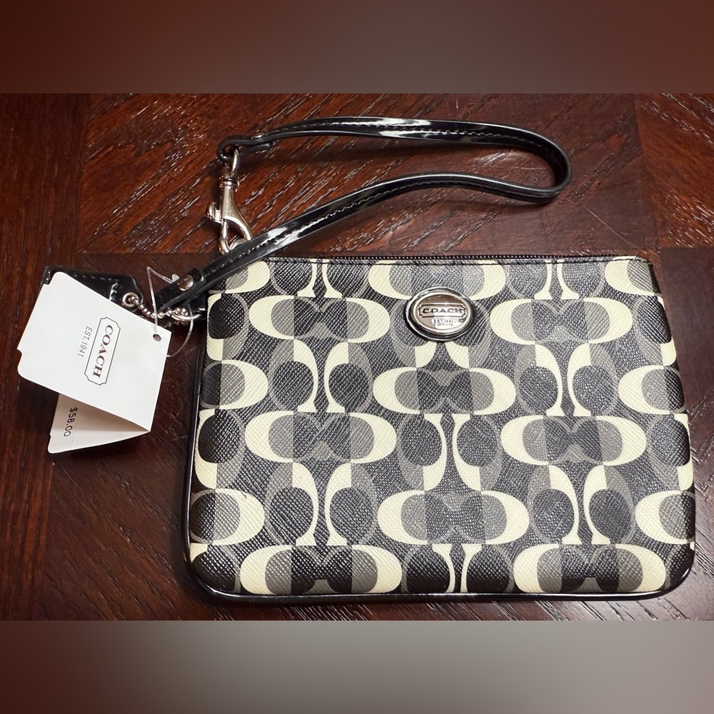 NWT Coach Peyton Dream C Small Wristlet Black White/White